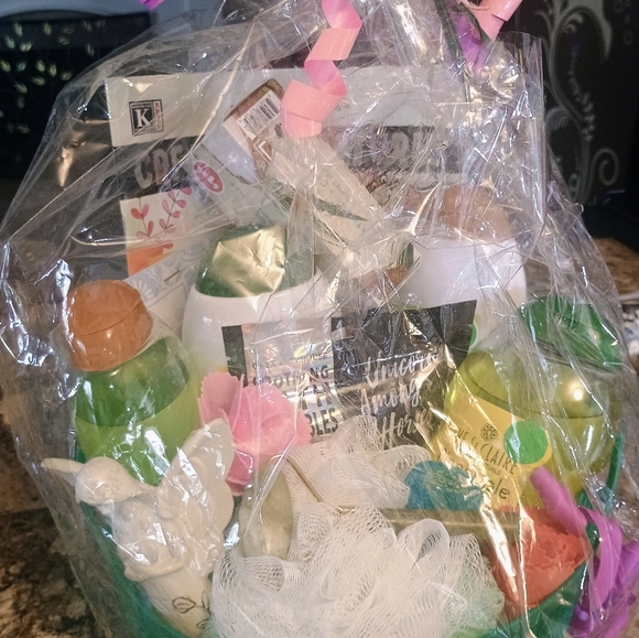 Papaya And Pineapple Women's Custom Gift Basket Pamper Me - Picture 5 of 5